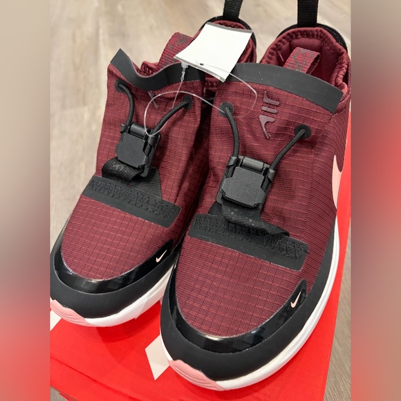 Nike Maroon and Pink Sneakers - Picture 7 of 8